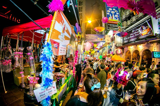 Is Hong Kong or Singapore better for regional Asian headquarters? Night Life